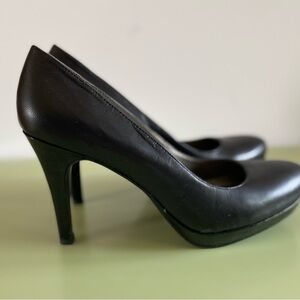 Bandolino Black Leather Stiletto Heels Classic Pump